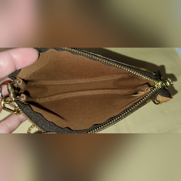 Louis Vuitton Mini Pochette Accessoires - Picture 16 of 16
